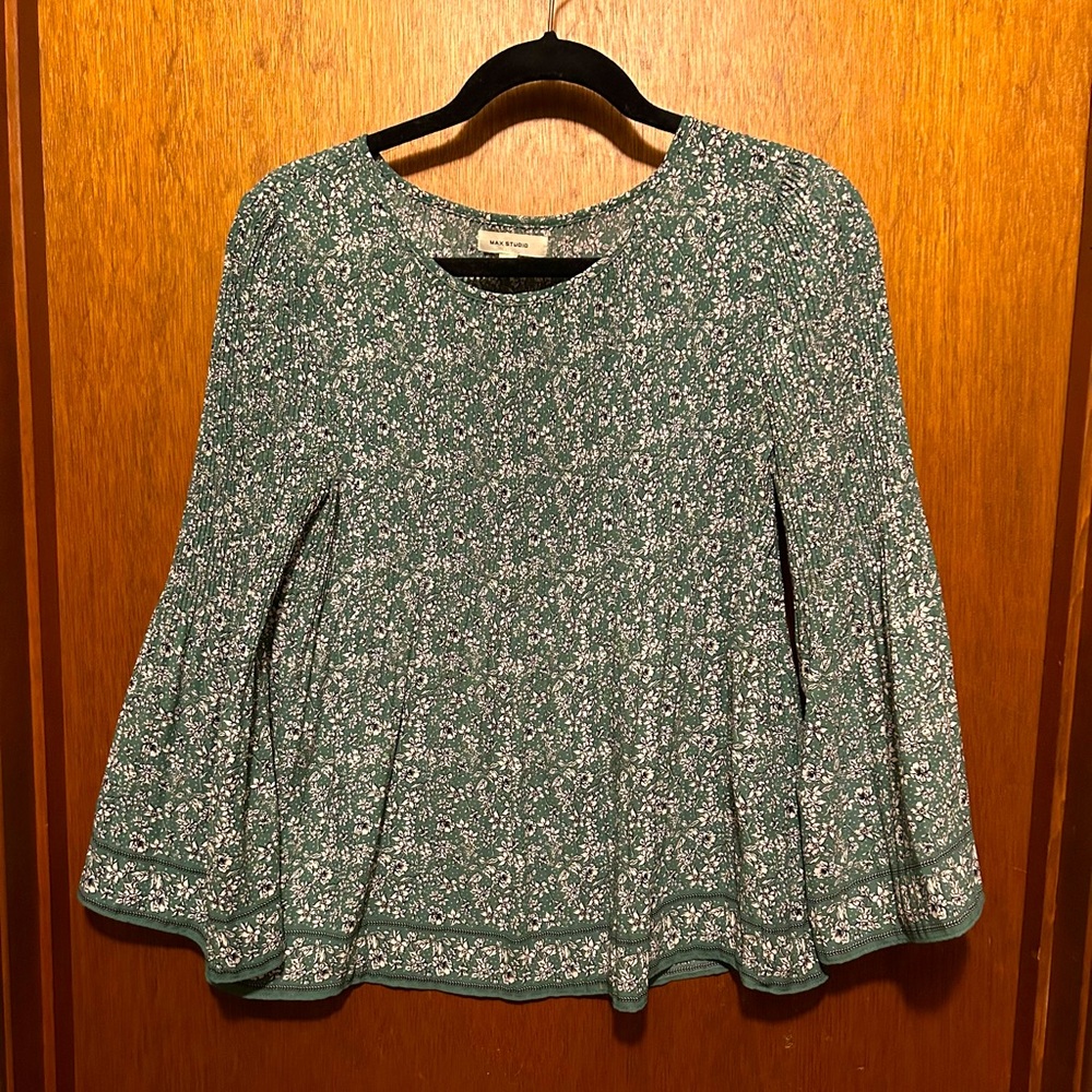Max Studio bell sleeve top with chest ribbing.